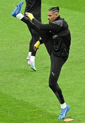 November 27, 2023, Milan, Italy: Borussia Dortmund™s forward Sebastien Haller attends a training session at the Giuseppe Meazza stadium in MIlan, Italy, 27 Novembre 2023. Dortmund will play against AC MIlan on 28 Nvvembre in their UEFA Champions League group F soccer match. ANSA DANIEL DAL ZENNARO Borussia Dortmund training session  - ZUMAa110 20231127_zaf_a110_018 Copyright: xDanielxDalxZennarox