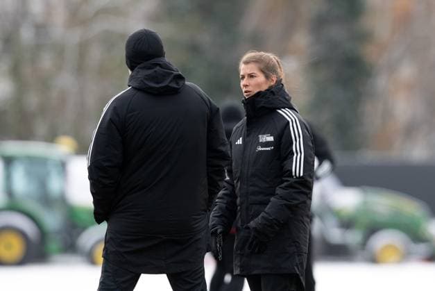 Football, Men, Season 2023 2024, Champions League, Training of 1 FC Union Berlin at the stadium An der Alten Försterei the day before the match against SC Braga, f l Coach Nenad Bjelica 1 FC Union Berlin , Co Coach Marie Louise Eta 1 FC Union Berlin , 28 10 2023, Copyright: xSebastianxRäppold MatthiasxKochx