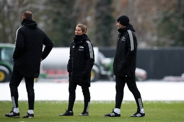 Football, Men, Season 2023 2024, Champions League, Training of 1 FC Union Berlin at the stadium An der Alten Försterei the day before the match against SC Braga, from l Co coach Danijel Jumic 1 FC Union Berlin , Co coach Marie Louise Eta 1 FC Union Berlin , coach Nenad Bjelica 1 FC Union Berlin , 28 10 2023, Copyright: xSebastianxRäppold MatthiasxKochx