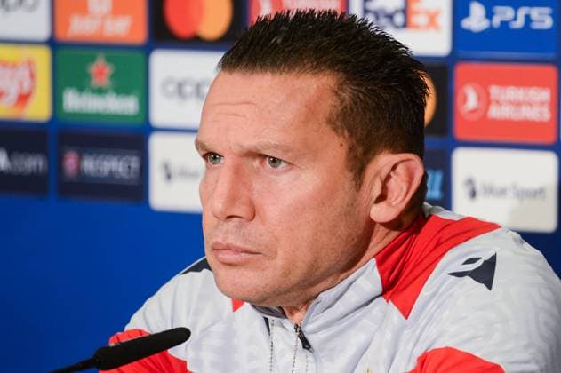 27 11 2023, Bern, Stadion Wankdorf, Crvena Zvezda practice, head coach Barak Bakhar Bern Stadion Wankdorf Bern Switzerland Copyright: xJustPictures.ch LuigixRizzox jp-en-LuRi-LR2_3785 20231127