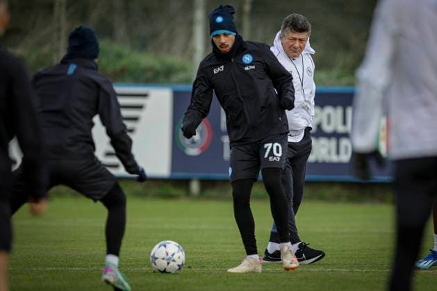 Italy: training session SSC Napoli SSC Napoli s Italian coach Walter Mazzarri during training ahead of the UEFA Champions League match against Real Madrid at the Konami Center on 28 November 2023, in Castel Volturno, Italy. ABPH6048 Copyright: xAntonioxBalascox