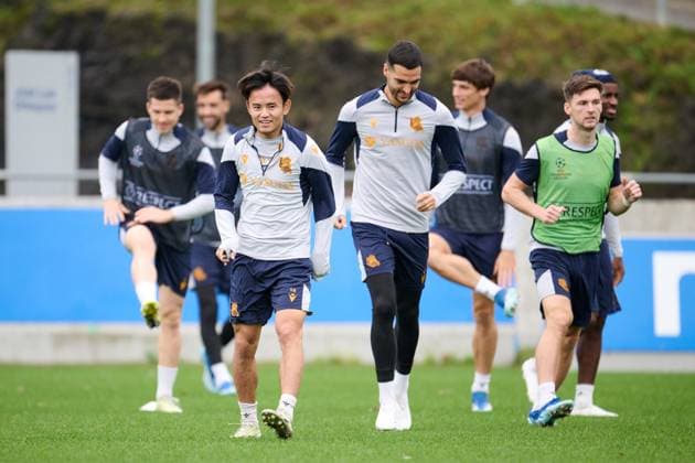 Fußball, CL, Real Sociedad San Sebastian Training SOCCER - UEFA CL, Sociedad vs RBS SAN SEBASTIAN,SPAIN,28.NOV.23 - SOCCER - UEFA Champions League, group stage, Real Sociedad vs Red Bull Salzburg, preview, training Sociedad. Image shows Takefusa Kubo and Mikel Merino (Sociedad).  GEPAxpictures xDanielxFernandezxPerez