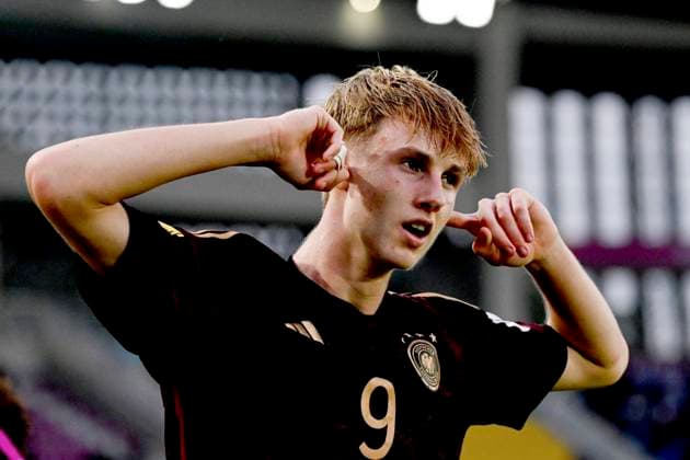 Fußball, FIFA U17 WM, Argentinien - Deutschland (231128) -- SURAKARTA, Nov. 28, 2023 -- Max Moerstedt of Germany celebrates his goal during the semifinal match between Argentina and Germany at FIFA U-17 World Cup Indonesia 2023 in Surakarta, Indonesia, Nov. 28, 2023. ) (SP)INDONESIA-SURAKARTA-FIFA U17, U 17 WORLD CUP-SEMIFINAL-ARG VS GER AgungxKuncahyaxB. 
