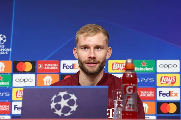 Konrad Laimer FC Bayern Muenchen, 27 at the press conference, laughs, International Press Conference FC Bayern Muenchen, Football, UEFA Champions League, Preliminary Round, Matchday 5, Season 23 24, 28 11 2023 , International Press Conference FC Bayern Muenchen, Football, UEFA Champions League, Preliminary Round, Matchday 5, Season 23 24, 28 11 2023 Muenchen Copyright: xEibner-Pressefoto JennixMaulx EP_JML