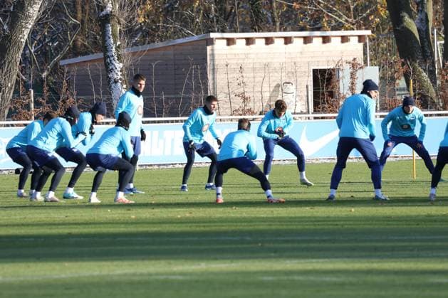 DEU, DFL, 2 FBL Hertha BSC, Training, 28 11 2023, Sportforum, Berlin, DEU, DFL, 2 FBL Hertha BSC, Training, im Bild Hertha Spielerkreis DFL regulations prohibit any use of Photographs as image sequences and or quasi video Foto Juergen Engler nordphoto GmbH nordphotoxGmbHx xEngler nph00076