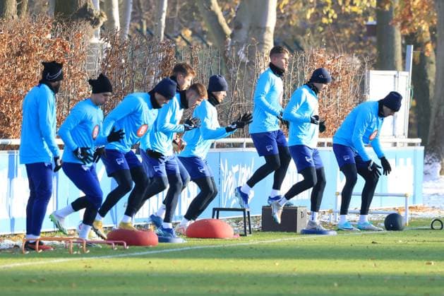 DEU, DFL, 2 FBL Hertha BSC, Training, 28 11 2023, Sportforum, Berlin, DEU, DFL, 2 FBL Hertha BSC, Training, im Bild Hertha Spielerkreis DFL regulations prohibit any use of Photographs as image sequences and or quasi video Foto Juergen Engler nordphoto GmbH nordphotoxGmbHx xEngler nph00076