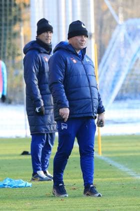 DEU, DFL, 2 FBL Hertha BSC, Training, 28 11 2023, Sportforum, Berlin, DEU, DFL, 2 FBL Hertha BSC, Training, in the picture Head Coach Pal Dardai Hertha BSC Berlin , Co Coach Tamas Bodog Hertha BSC Berlin DFL regulations prohibit any use of Photographs as image sequences and or quasi video Foto Juergen Engler nordphoto GmbH nordphotoxGmbHx xEngler nph00076