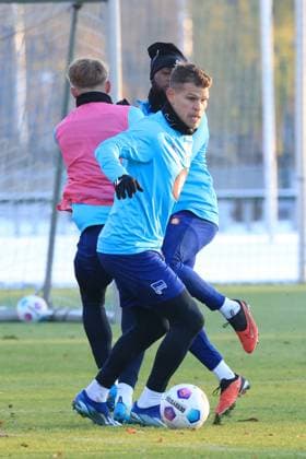 DEU, DFL, 2 FBL Hertha BSC, Training, 28 11 2023, Sportforum, Berlin, DEU, DFL, 2 FBL Hertha BSC, Training, im Bild Florian Niederlechner Hertha BSC Berlin 7 DFL regulations prohibit any use of Photographs as image sequences and or quasi video Foto Juergen Engler nordphoto GmbH nordphotoxGmbHx xEngler nph00076