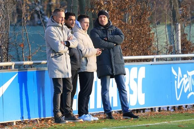 DEU, DFL, 2 FBL Hertha BSC, Training, 28 11 2023, Sportforum, Berlin, DEU, DFL, 2 FBL Hertha BSC, Training, im Bild Praesident Kay Bernstein Hertha BSC Berlin , Leiter Teammanagement Sami Allagui Hertha BSC , Teammanager Maximilian Fuerst Hertha BSC , Benjamin Weber Sportdirektor, Hertha BSC Berlin DFL regulations prohibit any use of Photographs as image sequences and or quasi video Foto Juergen Engler nordphoto GmbH nordphotoxGmbHx xEngler nph00076