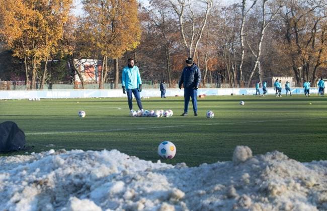Soccer, Men, Season 2023 24, 2 Bundesliga, Hertha BSC, Training, f l Goalkeeper Philip Sprint Hertha BSC , Goalkeeper coach Andreas Menger Hertha BSC , 28 11 2023, Copyright: xSebastianxRäppold MatthiasxKochx