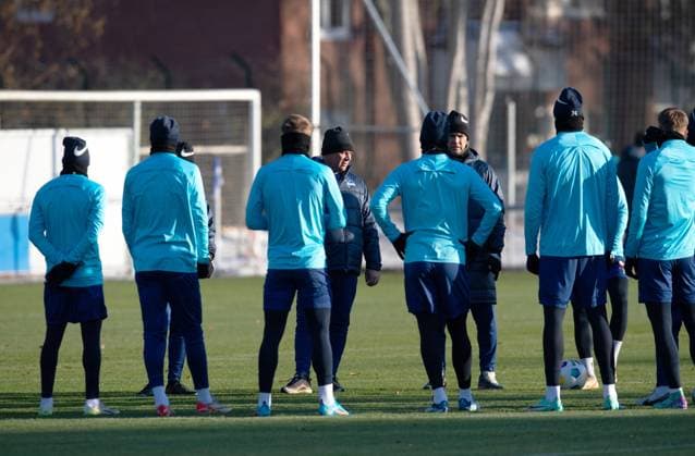 Soccer, Men, Season 2023 24, 2 Bundesliga, Hertha BSC, Training, Coach Pal Dardai Hertha BSC speaks to the team, 28 11 2023, Copyright: xSebastianxRäppold MatthiasxKochx