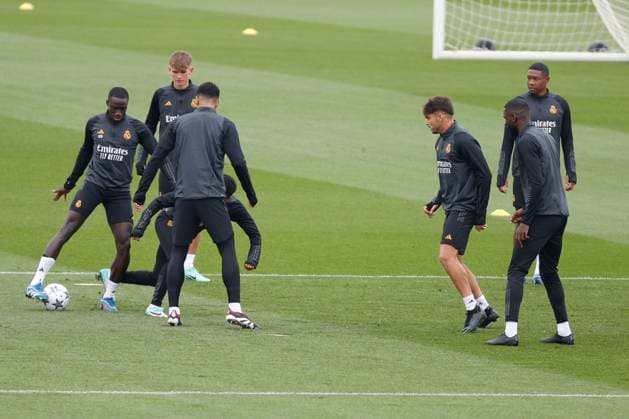 Real Madrid Training Session Players of Real Madrid during the training session head UEFA Champions League match against SSC Napoli at Estadio Alfredo Di Stefano in Madrid, Spain. 28 November 2023 MADRID Spain  Copyright: xCiroxDexLucax originalFilename:deluca-realmadr231128_npui9.jpg