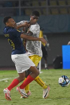 (231128) -- SURAKARTA, Nov. 28, 2023 -- Joan Tincres (L) of France competes during the semifinal match between France and Mali at FIFA U-17 World Cup Indonesia 2023 in Surakarta, Indonesia, Nov. 28, 2023. ) (SP)INDONESIA-SURAKARTA-FIFA U17, U 17 WORLD CUP-SEMIFINAL-FRA VS MLI AgungxKuncahyaxB. 