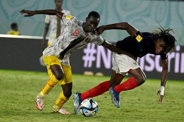 (231128) -- SURAKARTA, Nov. 28, 2023 -- Sekou Kone (L) of Mali competes during the semifinal match between France and Mali at FIFA U-17 World Cup Indonesia 2023 in Surakarta, Indonesia, Nov. 28, 2023. ) (SP)INDONESIA-SURAKARTA-FIFA U17, U 17 WORLD CUP-SEMIFINAL-FRA VS MLI AgungxKuncahyaxB. 