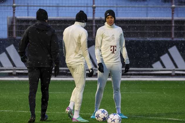 Jamal Musiala FC Bayern Muenchen, 42 training in the snow, cold, cap, scarf, final training FC Bayern Muenchen, football, UEFA Champions League, preliminary round, matchday 5, season 23 24, 28 11 2023, final training FC Bayern Muenchen, football, UEFA Champions League, preliminary round, matchday 5, season 23 24, 28 11 2023 Muenchen Copyright: xEibner-Pressefoto JennixMaulx EP_JML