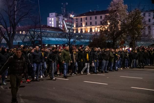 Foto Claudio Furlan LaPresse 28-11-2023 Milano, Italia - Corteo tifosi del Borussia Dortmund da Cadorna a San Siro per la partita di Champions League contro l& x2019; AC Milan November 28, 2023 Milan, Italy - Borussia Dortmund fan parade from Cadorna to San Siro for Champions League match against AC Milan  Copyright: xClaudioxFurlan LaPressex