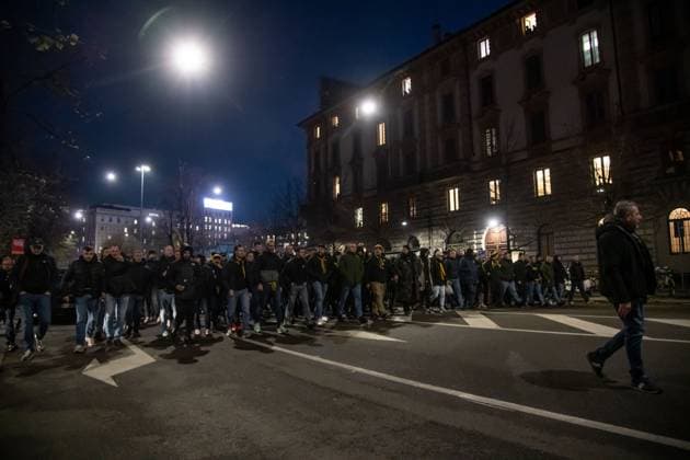 Foto Claudio Furlan LaPresse 28-11-2023 Milano, Italia - Corteo tifosi del Borussia Dortmund da Cadorna a San Siro per la partita di Champions League contro l& x2019; AC Milan November 28, 2023 Milan, Italy - Borussia Dortmund fan parade from Cadorna to San Siro for Champions League match against AC Milan  Copyright: xClaudioxFurlan LaPressex