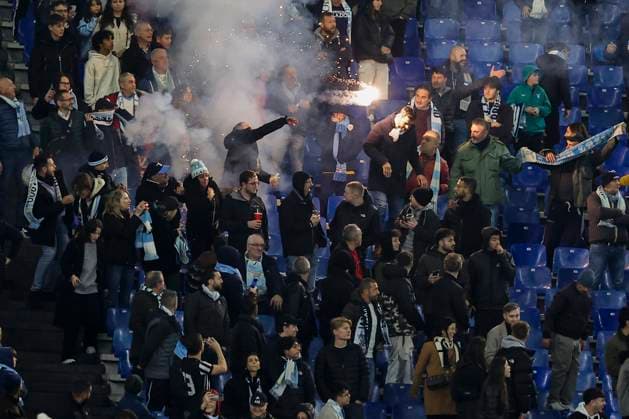 UEFA Champions League SS Lazio vs Celtic Football Club Smoke thrown by Lazio fans at Celtic fans during the UEFA Champions League match SS Lazio vs Celtic Football Club at Olimpico Stadium on November 28, 2023, in Rome. ABPH7010_1 Copyright: xAntonioxBalascox