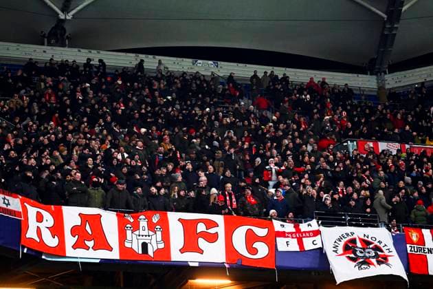 Shakhtar Donetsk v Royal Antwerp FC - UEFA Champions League HAMBURG, GERMANY - NOVEMBER 28 : Fans of Antwerp during the UEFA Champions League group H match between Shakhtar Donetsk and Royal Antwerp FC on November 28, 2023 in Hamburg, Germany, 28 11 2023 Hamburg Germany  Copyright: xPeterxDexVoechtx