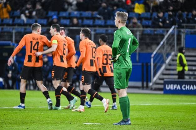 Antwerp s goalkeeper Jean Butez looks dejected during a soccer match between Ukrainian Shakthar Donetsk and Belgian Royal Antwerp FC, on Tuesday 28 November 2023 in Hamburg, Germany, on day five of the Champions League group stage, in group H. TOM GOYVAERTS TomxGoyvaerts  x81022452x