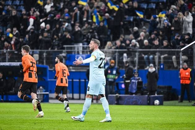Antwerp s Toby Alderweireld looks dejected during a soccer match between Ukrainian Shakthar Donetsk and Belgian Royal Antwerp FC, on Tuesday 28 November 2023 in Hamburg, Germany, on day five of the Champions League group stage, in group H. TOM GOYVAERTS TomxGoyvaerts  x81022453x