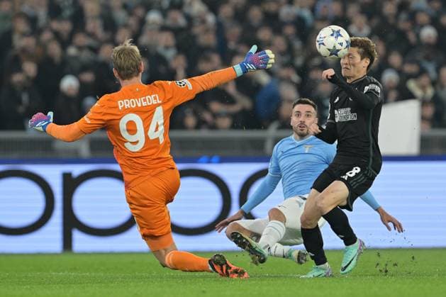 Foto Alfredo Falcone LaPresse 28 Novembre 2023 - Roma, Italia - calcio - Lazio vs Celtic - Uefa Champions League 2023-2024 Girone E - Stadio Olimpico di Roma. Nella foto:Ivan Provedel (94 SS Lazio) Kyogo Furuhashi (Celtic FC) Foto Alfredo Falcone LaPresse November 28, 2023 Rome, Italy - sport, soccer - Lazio vs Celtic - Uefa Champions League 2023-2024 Group E - Olimpic Stadium & xee;n Rome. In the pic: Ivan Provedel (94 SS Lazio) Kyogo Furuhashi (Celtic FC)  Copyright: xAlfredoxFalcone LaPressex