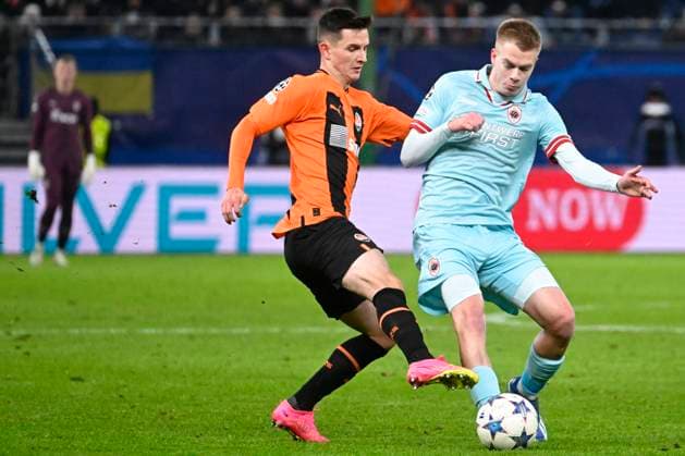 Shakhtar Donetsk v Royal Antwerp FC - UEFA Champions League HAMBURG, GERMANY - NOVEMBER 28 : Dmytro Kryskiv midfielder of Shakhtar Donetsk and Vermeeren Arthur midfielder of Antwerp FC during the UEFA Champions League group H match between Shakhtar Donetsk and Royal Antwerp FC on November 28, 2023 in Hamburg, Germany, 28 11 2023 Hamburg Germany  Copyright: xPeterxDexVoechtx