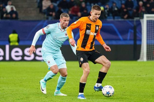 Toby Alderweireld Royal Antwerp FC, 23 , Danylo Sikan Shakhtar Donetsk, 14 GER, Shakhtar Donetsk vs Royal Antwerp FC, Football, Champions League, Group H, Matchday 5, 2023 2024 season, 28 11 2023 GER, Shakhtar Donetsk vs Royal Antwerp FC, Football, Champions League, Group H, Matchday 5, 2023 2024 season, 28 11 2023 Hamburg Copyright: xEibner-Pressefoto MarcelxvonxFehrnx EP_MFN