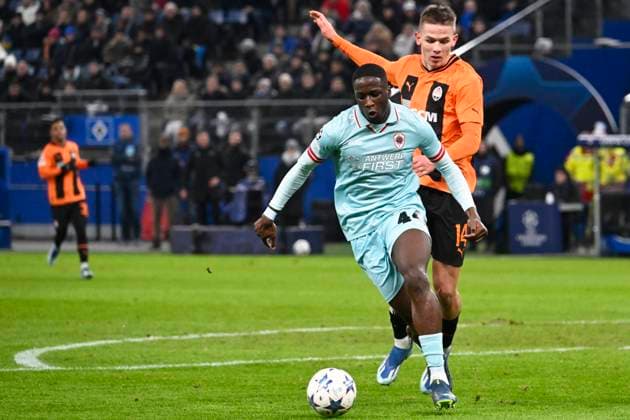 Shakhtar Donetsk v Royal Antwerp FC - UEFA Champions League HAMBURG, GERMANY - NOVEMBER 28 : Danylo Sikan forward of Shakhtar Donetsk and Coulibaly Soumaila defender of Antwerp FC during the UEFA Champions League group H match between Shakhtar Donetsk and Royal Antwerp FC on November 28, 2023 in Hamburg, Germany, 28 11 2023 Hamburg Germany  Copyright: xPeterxDexVoechtx
