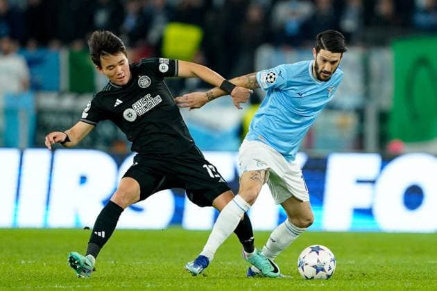 SS Lazio v Celtic FC - UEFA Champions League Yang Hyun-Jun of Celtic FC and Luis Alberto of SS Lazio compete for the ball during the UEFA Champions League Group E match between SS Lazio v Celtic FC at Stadio Olimpico Roma on November 28, 2023 in Rome, Italy. Rome Stadio Olimpico Rome Italy Copyright: xGiuseppexMaffiax UCL_Lazio-Celtic_GM_28112023_9488
