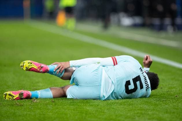 UEFA Champions League Shakhtar Royal Antwerp 28 11 2023 Owen Wijndal Royal Antwerp, 5 with the injury UEFA Champions League Shakhtar Royal Antwerp Hamburg, Volksparkstadion, 28 11 2023 Copyright: xBEAUTIFULxSPORTS Buriakovx