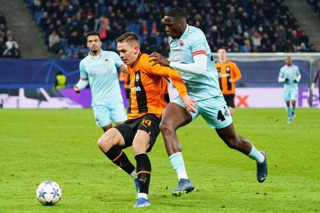 Danylo Sikan Shakhtar Donetsk, 14 , Soumaila Coulibaly Royal Antwerp FC, 44 GER, Shakhtar Donetsk vs Royal Antwerp FC, Football, Champions League, Group H, Matchday 5, 2023 2024 season, 28 11 2023 GER, Shakhtar Donetsk vs Royal Antwerp FC, Football, Champions League, Group H, Matchday 5, 2023 2024 season, 28 11 2023 Hamburg Copyright: xEibner-Pressefoto MarcelxvonxFehrnx EP_MFN