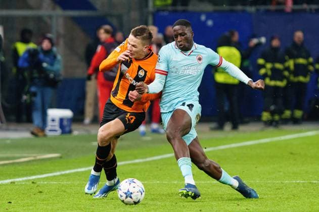 Danylo Sikan Shakhtar Donetsk, 14 , Soumaila Coulibaly Royal Antwerp FC, 44 GER, Shakhtar Donetsk vs Royal Antwerp FC, Football, Champions League, Group H, Matchday 5, 2023 2024 season, 28 11 2023 GER, Shakhtar Donetsk vs Royal Antwerp FC, Football, Champions League, Group H, Matchday 5, 2023 2024 season, 28 11 2023 Hamburg Copyright: xEibner-Pressefoto MarcelxvonxFehrnx EP_MFN