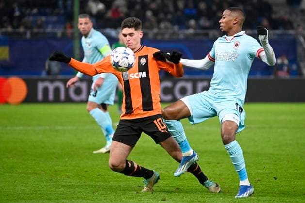 Shakhtar Donetsk v Royal Antwerp FC - UEFA Champions League HAMBURG, GERMANY - NOVEMBER 28 : Balikwisha Michel-Ange forward of Antwerp FC and Georgiy Sudakov midfielder of Shakhtar Donetsk during the UEFA Champions League group H match between Shakhtar Donetsk and Royal Antwerp FC on November 28, 2023 in Hamburg, Germany, 28 11 2023 Hamburg Germany  Copyright: xPeterxDexVoechtx