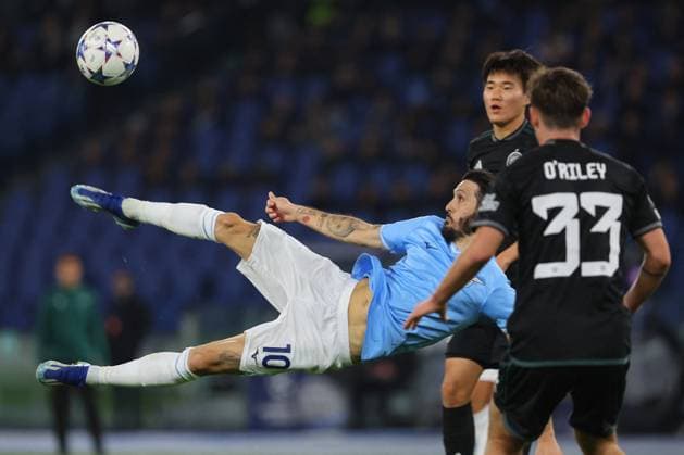Sport Bilder des Tages UEFA Champions League football match - SS Lazio vs Celtic FC Rome, Italy 28.11.2023: Luis Alberto of Lazio overhead kick during the Uefa Champions League 2023-2024 football, group E, between SS Lazio vs Celtic Glasgow at Olympic Stadium in Rome. Rome Italy  Copyright: xIPAxSport ABACAx