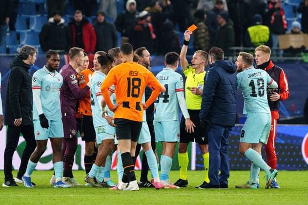 Yellow red card at the end of the match Arbnor Muja Royal Antwerp FC, 11 GER, Shakhtar Donetsk vs Royal Antwerp FC, Football, Champions League, Group H, Matchday 5, 2023 2024 season, 28 11 2023 GER, Shakhtar Donetsk vs Royal Antwerp FC, Football, Champions League, Group H, Matchday 5, 2023 2024 season, 28 11 2023 Hamburg Copyright: xEibner-Pressefoto MarcelxvonxFehrnx EP_MFN