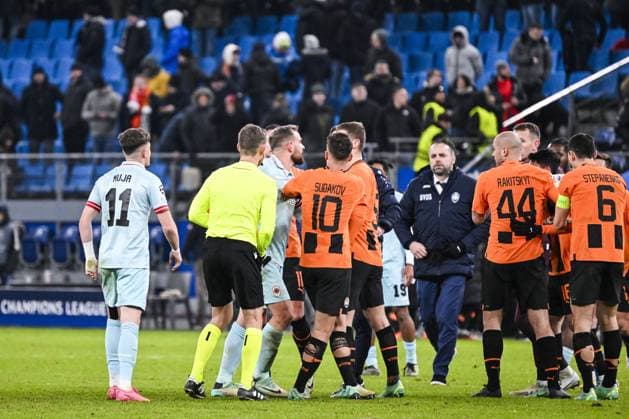 Antwerp s Vincent Janssen and Antwerp s Arbnor Muja fight with Shakthar Donetsk players after a soccer match between Ukrainian Shakthar Donetsk and Belgian Royal Antwerp FC, on Tuesday 28 November 2023 in Hamburg, Germany, on day five of the Champions League group stage, in group H. TOM GOYVAERTS TomxGoyvaerts  x81031270x