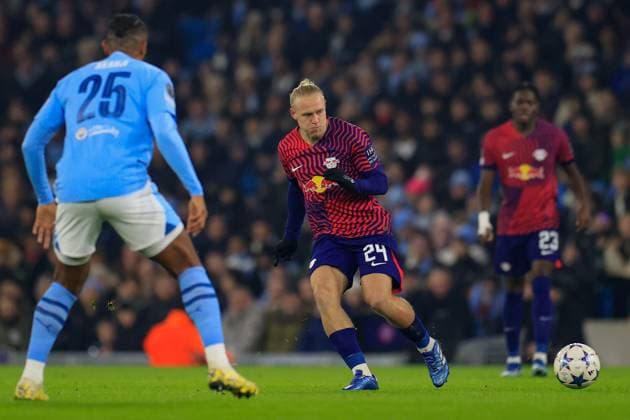 UEFA Champions League Group G Manchester City v RB Leipzig Xaver Schlager 24 of RB Leipzig passes the ball during the UEFA Champions League Group G match Manchester City vs RB Leipzig at Etihad Stadium, Manchester, United Kingdom, 28th November 2023 (Photo by Conor Molloy News Images) Manchester Etihad Stadium Manchester United, ManU Kingdom Copyright: xConorxMolloy NewsxImagesx