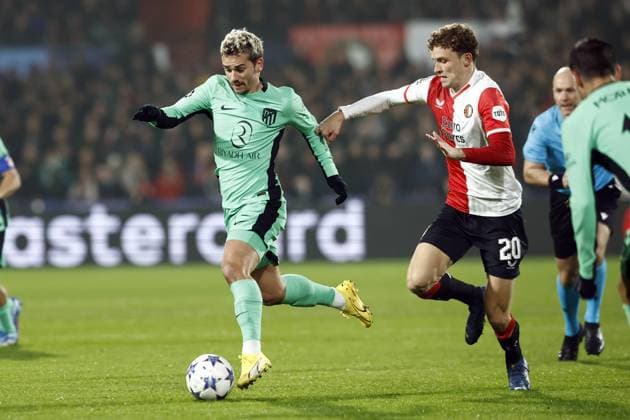 ROTTERDAM - (l-r) Antoine Griezmann of Atletico Madrid, Mats Wieffer of Feyenoord during the UEFA Champions League group E match between Feyenoord and Atletico Madrid at Feyenoord Stadion de Kuip on November 28, 2023 in Rotterdam, Netherlands. ANP SEM VAN DER WAL UEFA Champions League 2023 24 2023 2024 xVIxANPxSportx xxANPxIVx 484968113 originalFilename: 484968113.jpg