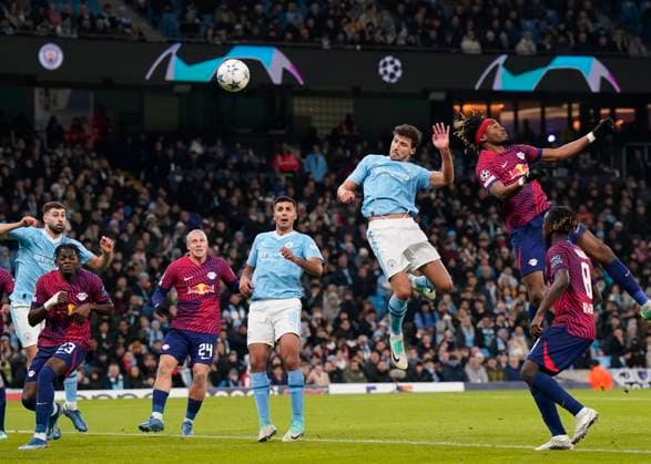 Bilder des Jahres 2023, Sport 11 November Sport Themen der Woche KW48 Sport Bilder des Tages Manchester, England, 28th November 2023. Ruben Dias of Manchester City heads wide during the UEFA Champions League match at the Etihad Stadium, Manchester. Picture credit should read: Andrew Yates Sportimage EDITORIAL USE ONLY. No use with unauthorised audio, video, data, fixture lists, club league logos or live services. Online in-match use limited to 120 images, no video emulation. No use in betting, games or single club league player publications. SPI-2749-0023
