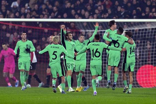 ROTTERDAM - Atletico Madrid players celebrate the 0-1 draw during the UEFA Champions League group E match between Feyenoord and Atletico Madrid at Feyenoord Stadium de Kuip on November 28, 2023 in Rotterdam, the Netherlands. ANP OLAF KRAAK UEFA Champions League 2023 24 2023 2024 xVIxANPxSportx xxANPxIVx 484968966 originalFilename: 484968966.jpg