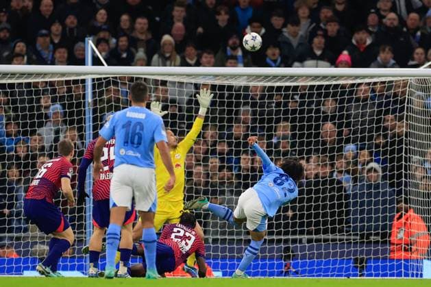 UEFA Champions League Group G Manchester City v RB Leipzig Rico Lewis 82 of Manchester City fires his shot over the bar from close range during the UEFA Champions League Group G match Manchester City vs RB Leipzig at Etihad Stadium, Manchester, United Kingdom, 28th November 2023 (Photo by Conor Molloy News Images) Manchester Etihad Stadium Manchester United, ManU Kingdom Copyright: xConorxMolloy NewsxImagesx