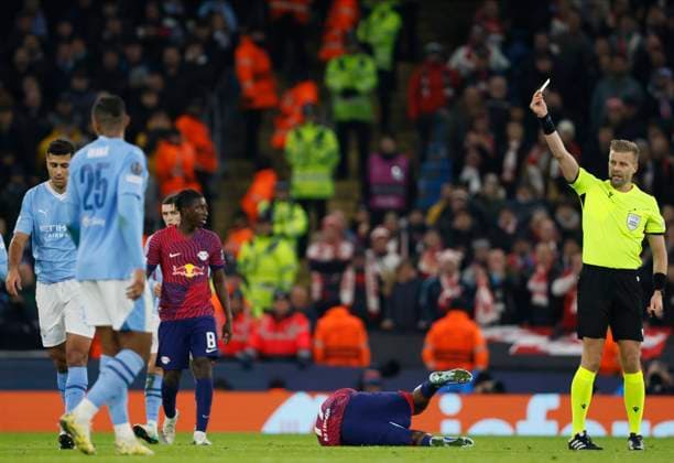 Manchester City v RB Leipzig: Group G - UEFA Champions League 2023 24 Referee Glenn Nyberg shows yellow card to Rodri of Manchester City during the UEFA Champions League match between Manchester City and Rb Leipzig at Etihad Stadium on November 28, 2023 in Manchester, United Kingdom. Manchester Etihad Stadium England United Kingdom Copyright: xRichardxSellers Sportsphoto APLx 13961966
