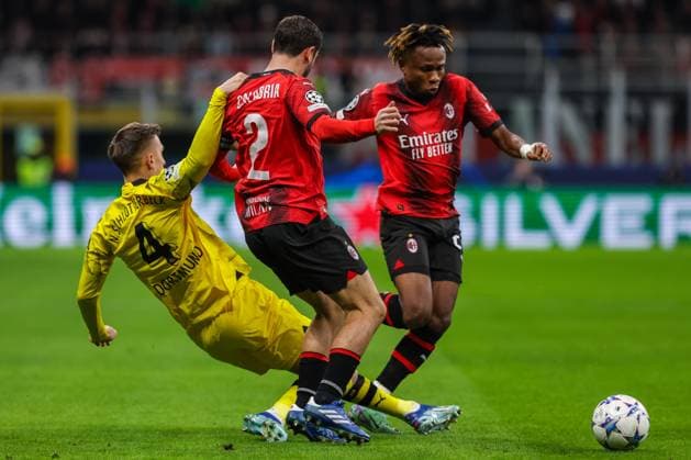 AC Milan vs Borussia Dortmund UEFA Champions League 2023 24 Group Stage Group F 28 11 2023 Nico Schlotterbeck of Borussia Dortmund competes for the ball with Davide Calabria of AC Milan and Samuel Chukwueze of AC Milan during UEFA Champions League 2023 24 Group Stage Group F football match between AC Milan and Borussia Dortmund at San Siro Stadium, Milan, Italy on November 28, 2023 Photo FCI Fabrizio Carabelli Copyright: xBEAUTIFULxSPORTS Carabellix