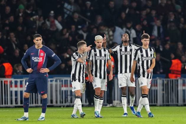 Paris Saint-Germain FC v Newcastle United FC Newcastle United forward Alexander Isak (14) scores a GOAL 0-1 and celebrates during the Paris Saint-Germain FC v Newcastle United FC UEFA Champions League Round 1 Group F match at Parc de Princes, Paris, France on 28 November 2023 Editorial Use Only Copyright: xIMAGO EveryxSecondxMediax ESM-0859-0025