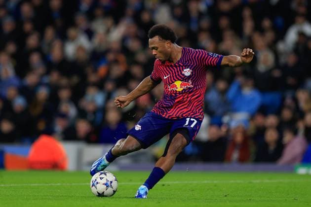 Sport Bilder des Tages UEFA Champions League Group G Manchester City v RB Leipzig LoÃ¯s Openda 17 of RB Leipzig scores a goal to make it 0-2 during the UEFA Champions League Group G match Manchester City vs RB Leipzig at Etihad Stadium, Manchester, United Kingdom, 28th November 2023 (Photo by Conor Molloy News Images) Manchester Etihad Stadium Manchester United, ManU Kingdom Copyright: xConorxMolloy NewsxImagesx