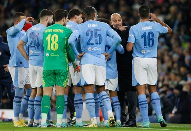 Manchester City v RB Leipzig: Group G - UEFA Champions League 2023 24 Pep Guardiola, Manager of Manchester City speaks to players Rodri, Ruben Dias and Manuel Akanji during the UEFA Champions League match between Manchester City and Rb Leipzig at Etihad Stadium on November 28, 2023 in Manchester, United Kingdom. Manchester Etihad Stadium England United Kingdom Copyright: xRichardxSellers Sportsphoto APLx 13961972