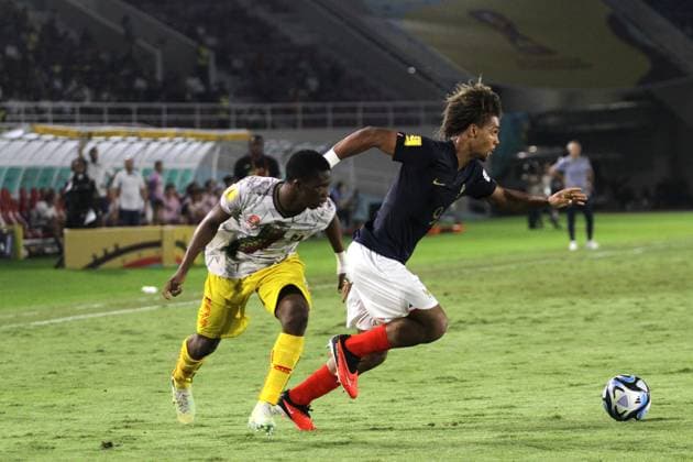 November 28, 2023, Surakarta, Central Java, Indonesia: MATHIS LAMBOURDE of France (R) runs with the ball during FIFA U-17 World Cup Semi Final match between France and Mali at Manahan Stadium. Surakarta Indonesia - ZUMAb228 0368598039st Copyright: xAnggaxBudhiyantox