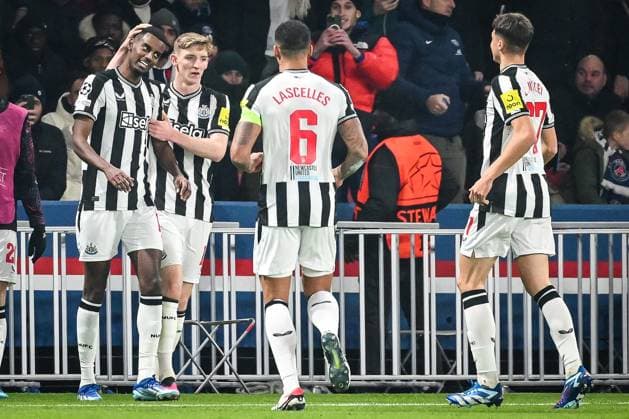 November 28, 2023, Paris, France, France: Alexander ISAK of Newcastle celebrate his goal with teammates during the UEFA Champions League group F match between Paris Saint-Germain and Newcastle United FC at Parc des Princes Stadium on November 28, 2023 in Paris, France. Paris France - ZUMAm308 20231128_zsp_m308_002 Copyright: xMatthieuxMirvillex
