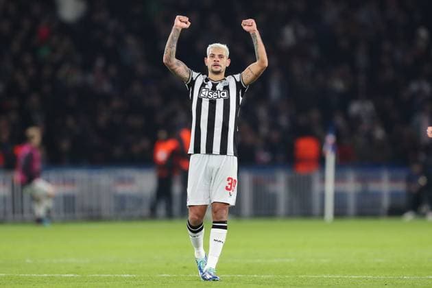 Paris Saint-Germain FC v Newcastle United FC Newcastle United midfielder Bruno Guimaraes (39) celebrates his sides first goal during the Paris Saint-Germain FC v Newcastle United FC UEFA Champions League Round 1 Group F match at Parc de Princes, Paris, France on 28 November 2023 Editorial Use Only Copyright: xIMAGO EveryxSecondxMediax ESM-0859-0028